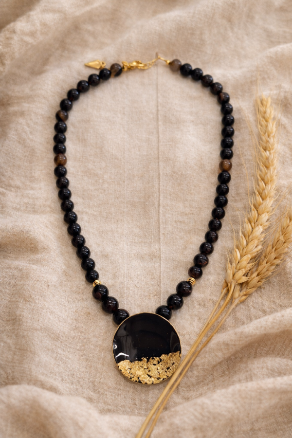 Χειροποίητο κοντό κολιέ με ημιπολύτιμη πέτρα μάτι τίγρης