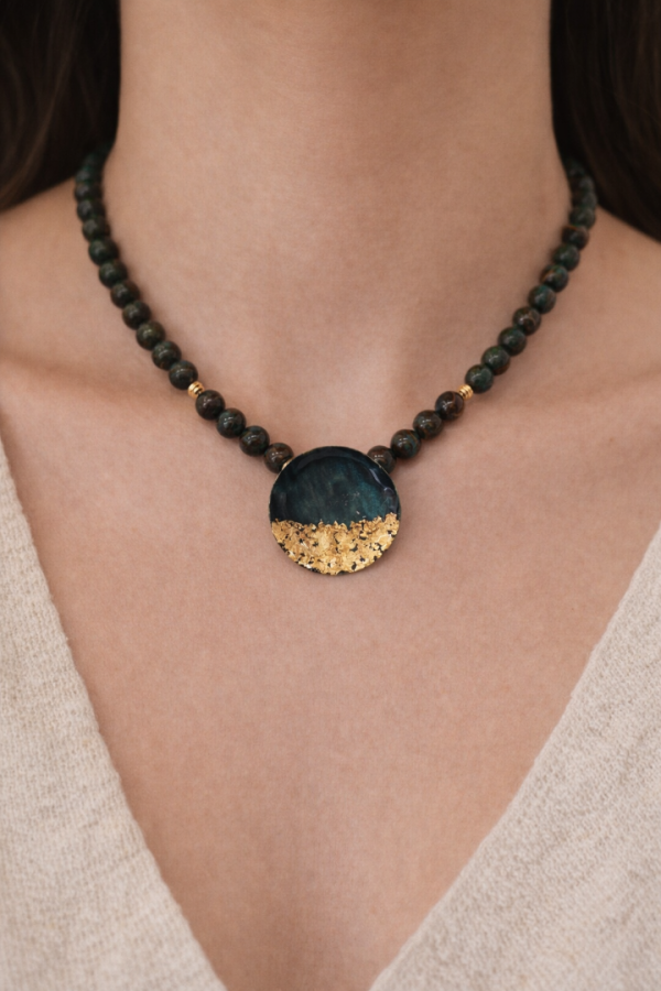 Χειροποίητο κολιέ κύκλος πράσινος με ημιπολύτιμες πέτρες (Απατίτης)