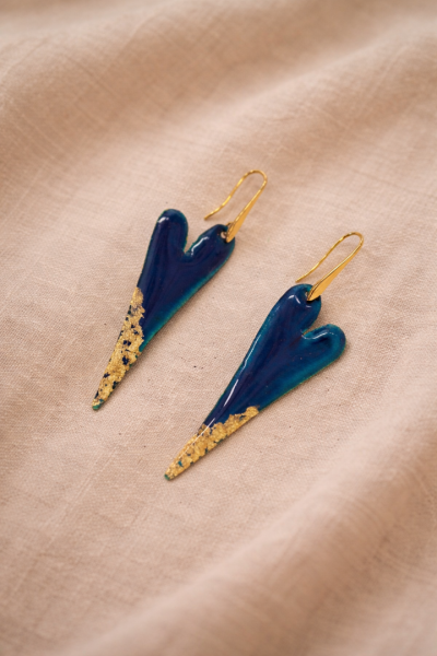 Χειροποίητο σκουλαρίκι καρδιά μπλε με φύλλα χρυσού