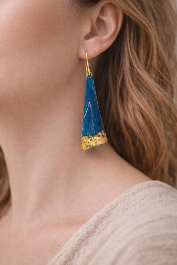 Χειροποίητο σκουλαρίκια σε μπλε χρώμα με φύλλα χρυσού