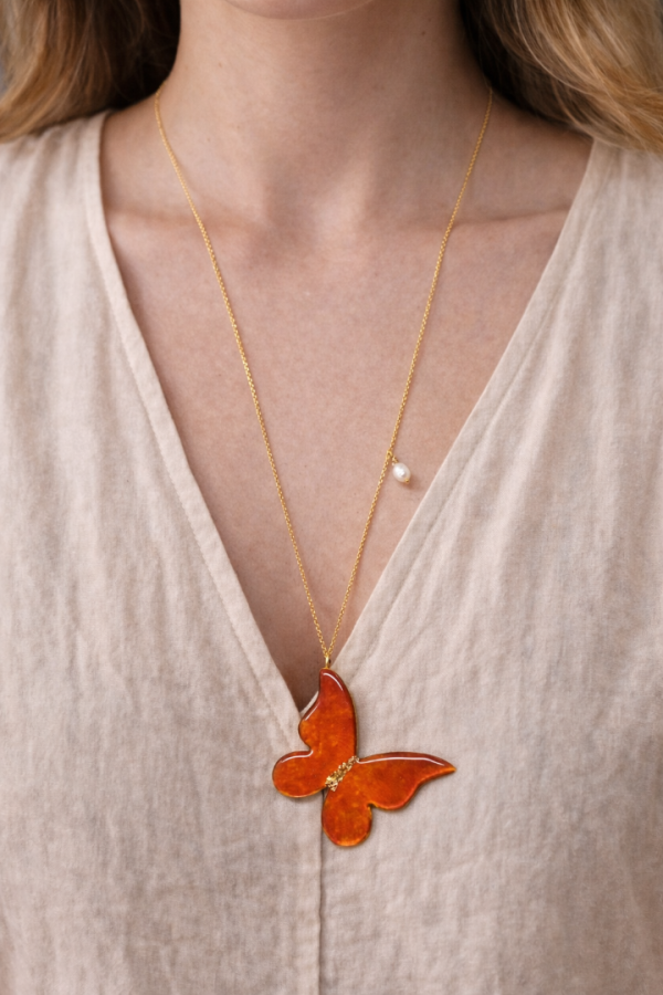 Χειροποίητο κολιέ πεταλούδα σε ατσάλινη αλυσίδα (μακρύ) πορτοκαλί