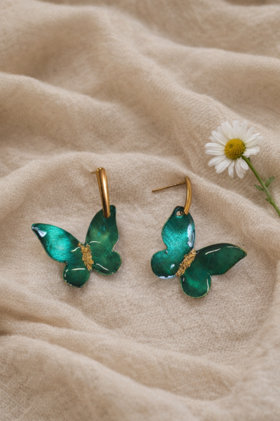 Χειροποίητα καρφωτά σκουλαρίκια σε σχήμα πεταλούδας πράσινο