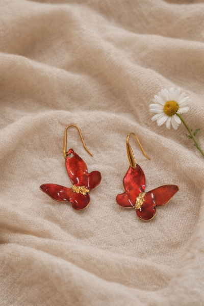 Χειροποίητα κρεμαστά σκουλαρίκια σε σχήμα πεταλούδας κόκκινο